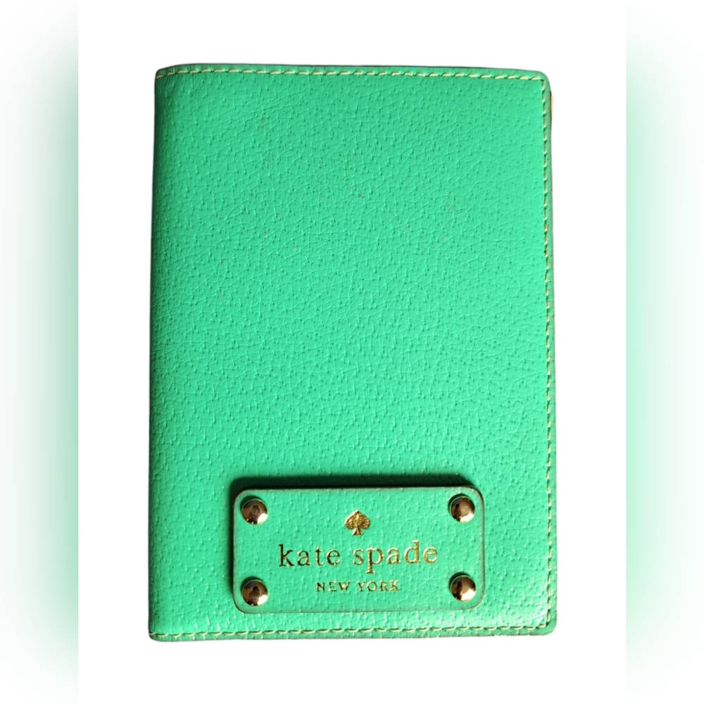 NWOT Kate Spade ♠️ leather passport holder green